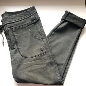 TNA vintage army green jogger size L